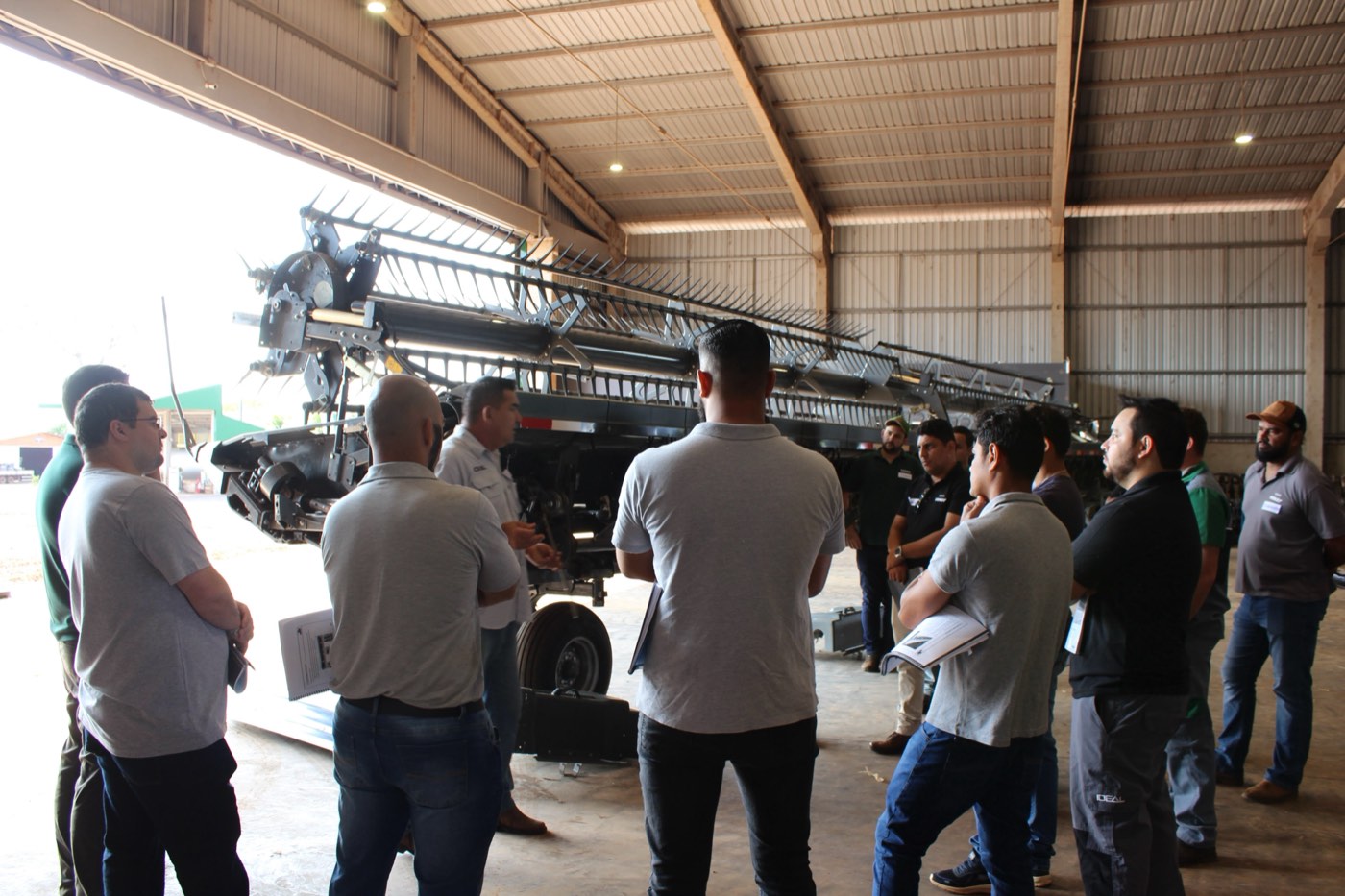 Jorge conduzindo treinamento técnico