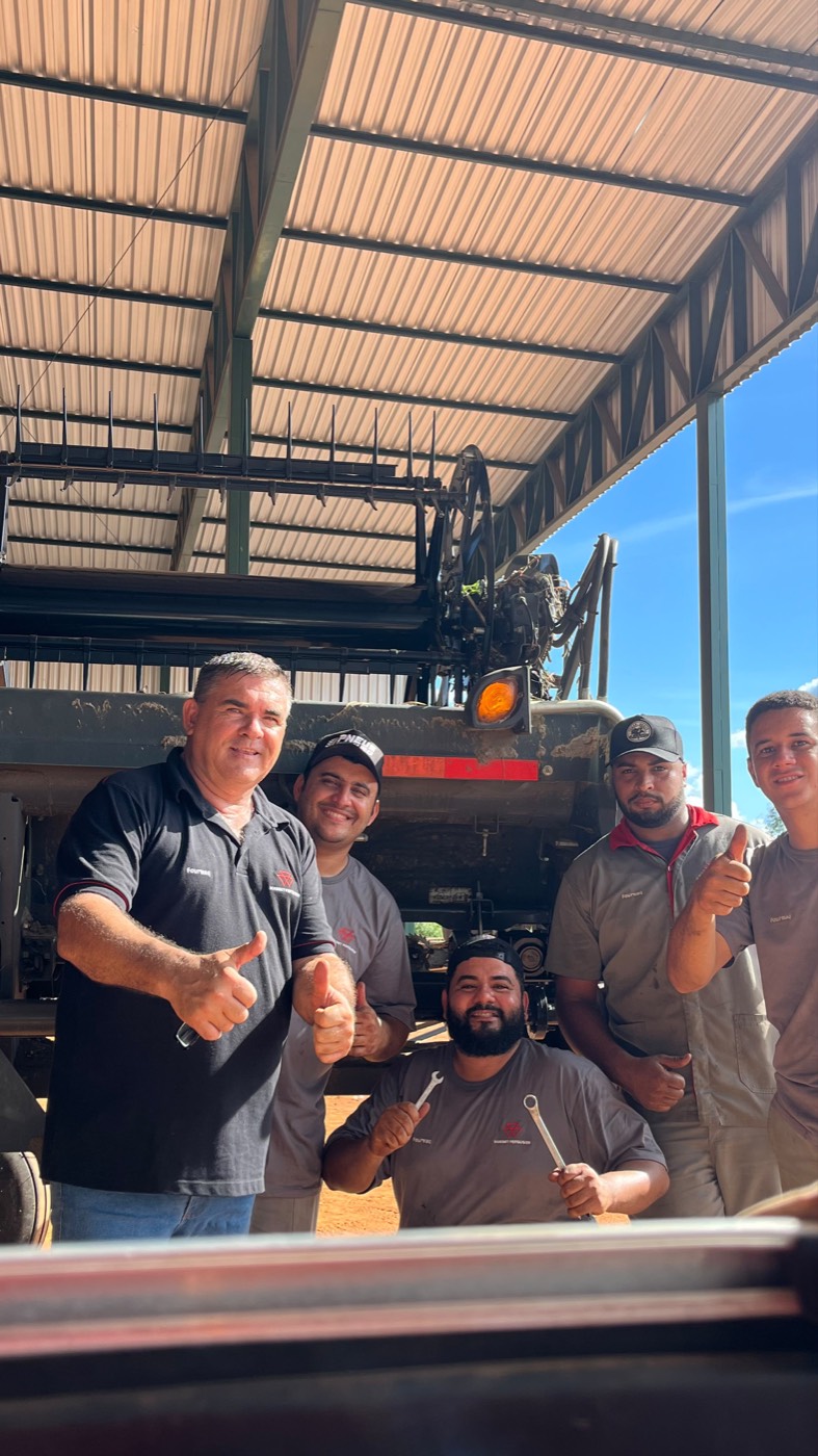 Jorge Camargo em treinamento técnico com equipe